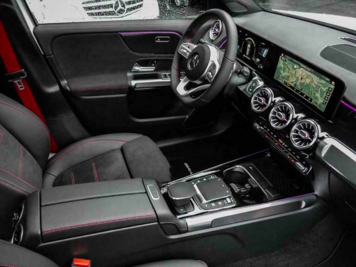MERCEDES-BENZ GLB 35 AMG 4matic | nový model | sportovní SUV | benzin 306 koní | skvělá výbava | AMG paket | nákup online | super cena | autoibuy.com